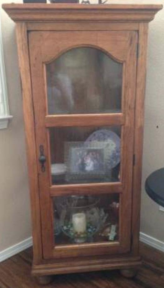 broyhill curio cabinet attic heirlooms curio cabinet in oak broyhill fontana curio cabinet broyhill curio cabinet attic heirlooms curio cabinet in oak broyhill fontana curio cabinet