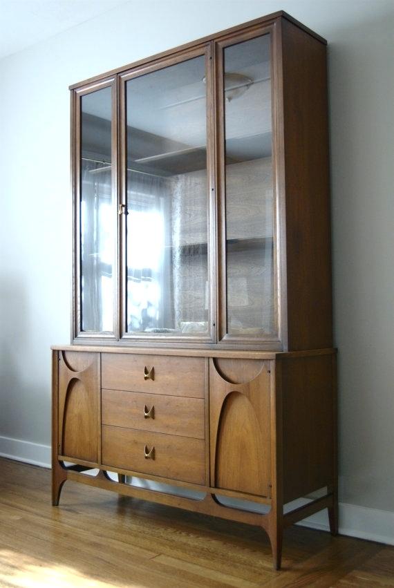broyhill curio cabinet mid century buffet and china cabinet 3 4 n broyhill fontana curio cabinet broyhill curio cabinet mid century buffet and china cabinet 3 4 n broyhill fontana curio cabinet